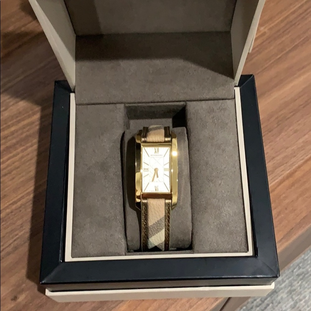 NWT Burberry Watch